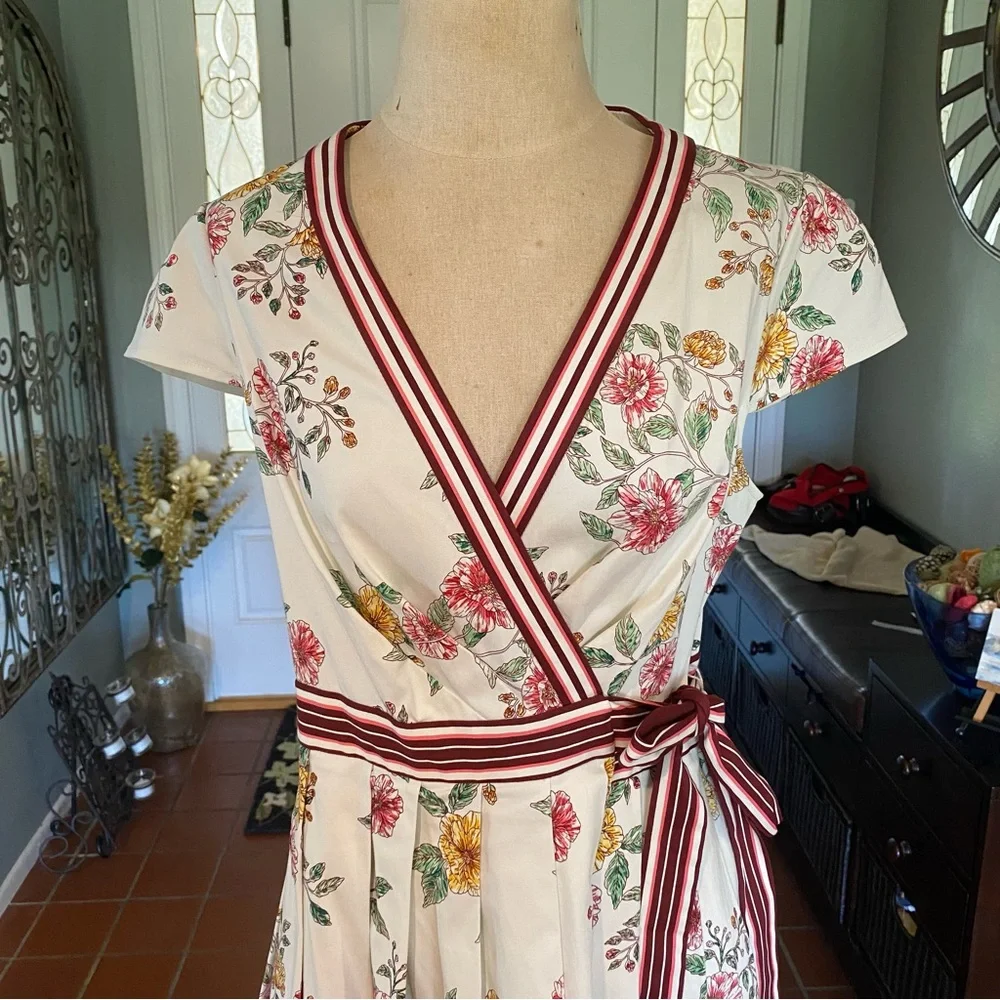 NWT Anthropologie Gal Meets Glam Teresa Floral Wrap Dress - Picture 3 of 12